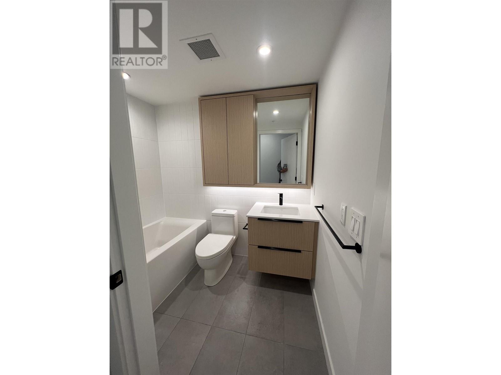 Listing Picture 2 of 6 : 206 2520 GUELPH STREET, Vancouver / 溫哥華 - 魯藝地產 Yvonne Lu Group - MLS Medallion Club Member