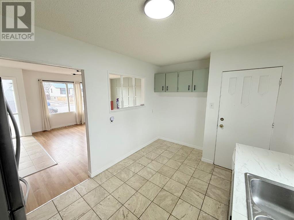 Property at 1316 38 Street SE image 5