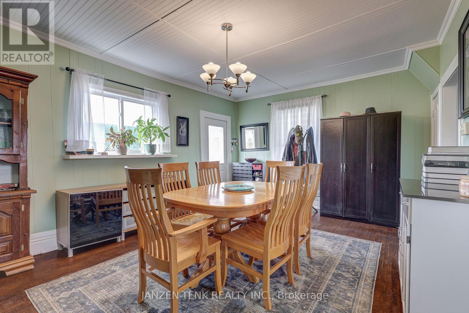 Photo 10 of 28 for 270 Sydenham Street E