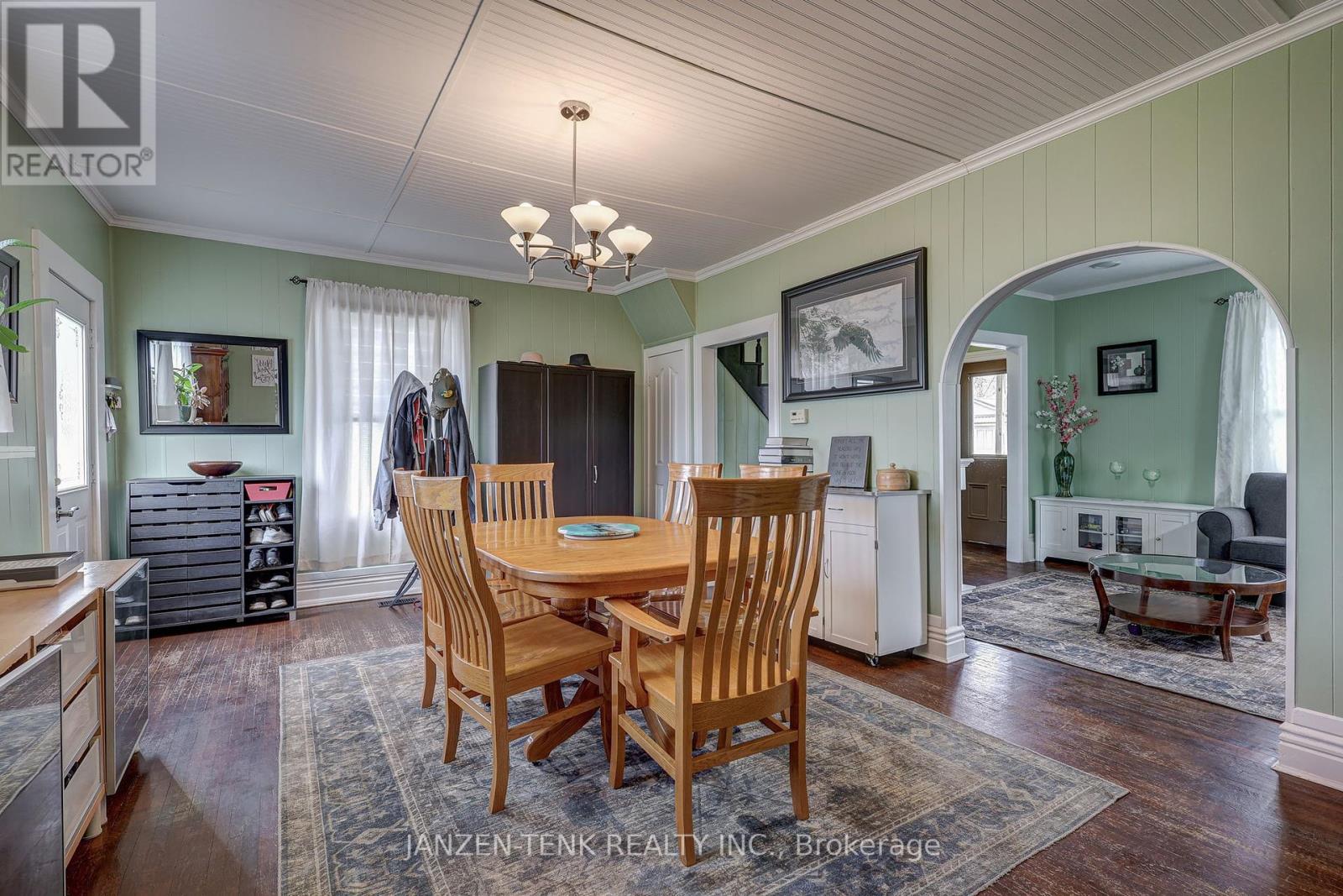 Photo 11 of 28 for 270 Sydenham Street E