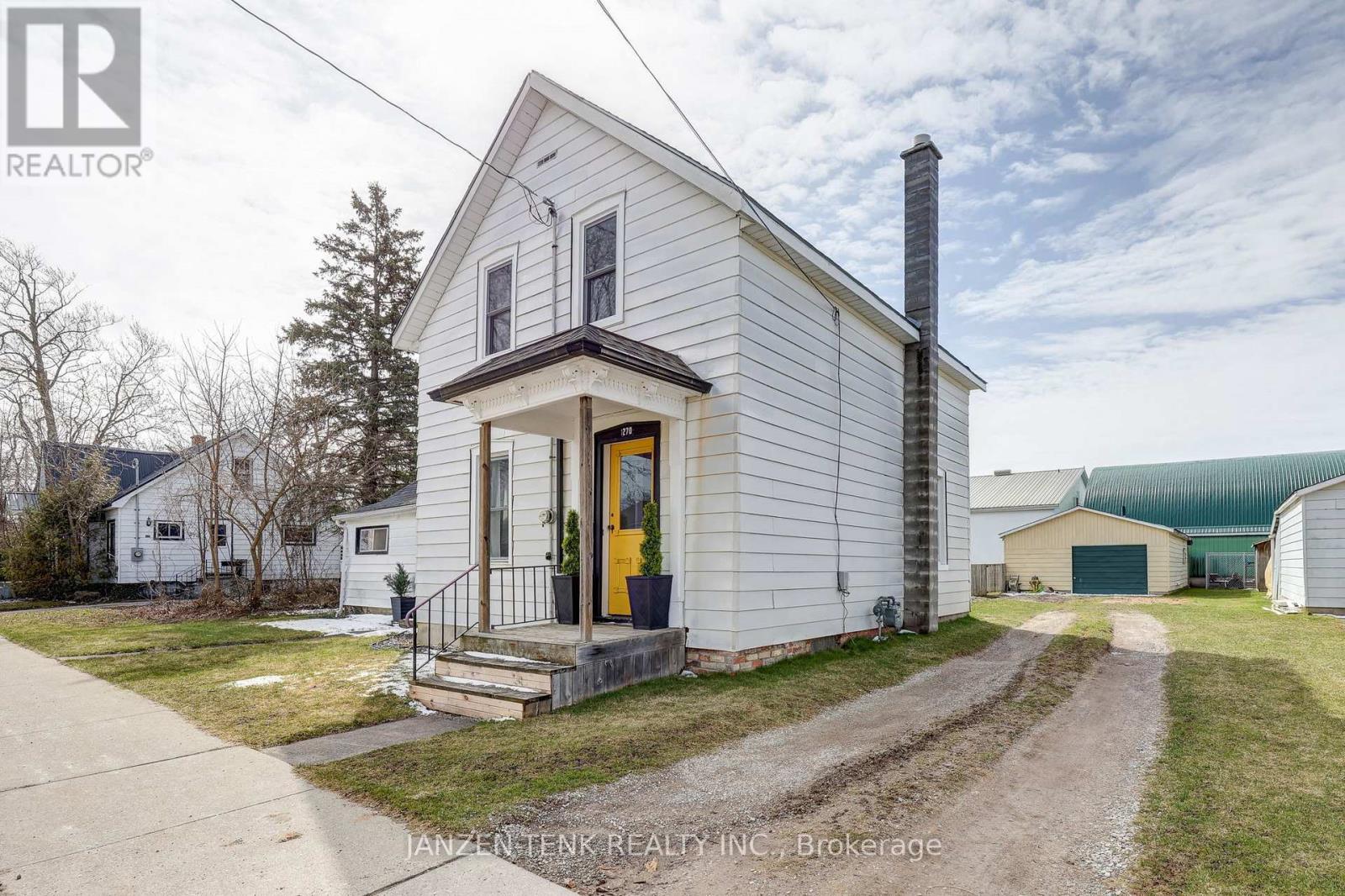 Photo 2 of 28 for 270 Sydenham Street E