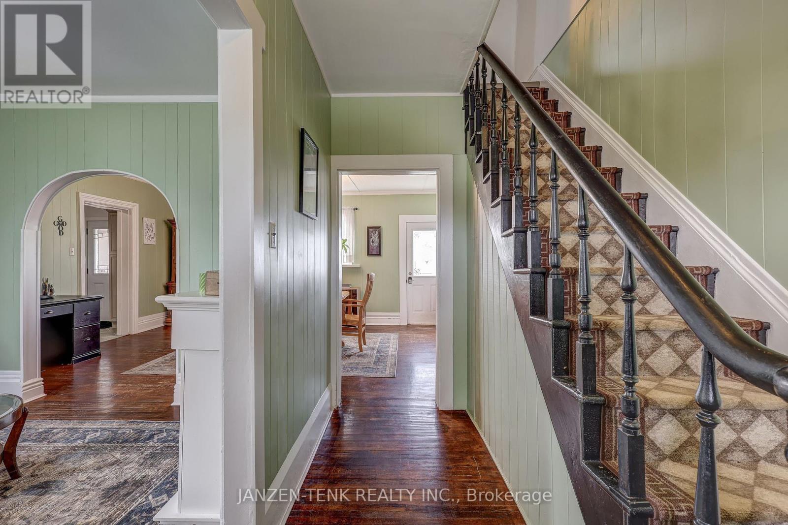 Photo 5 of 28 for 270 Sydenham Street E