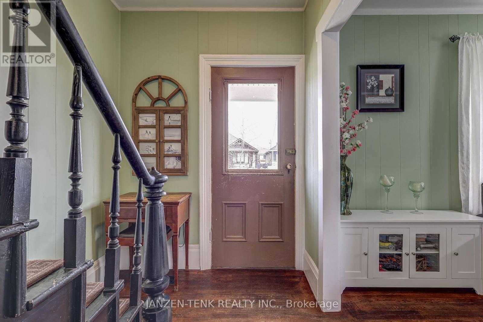 Photo 7 of 28 for 270 Sydenham Street E