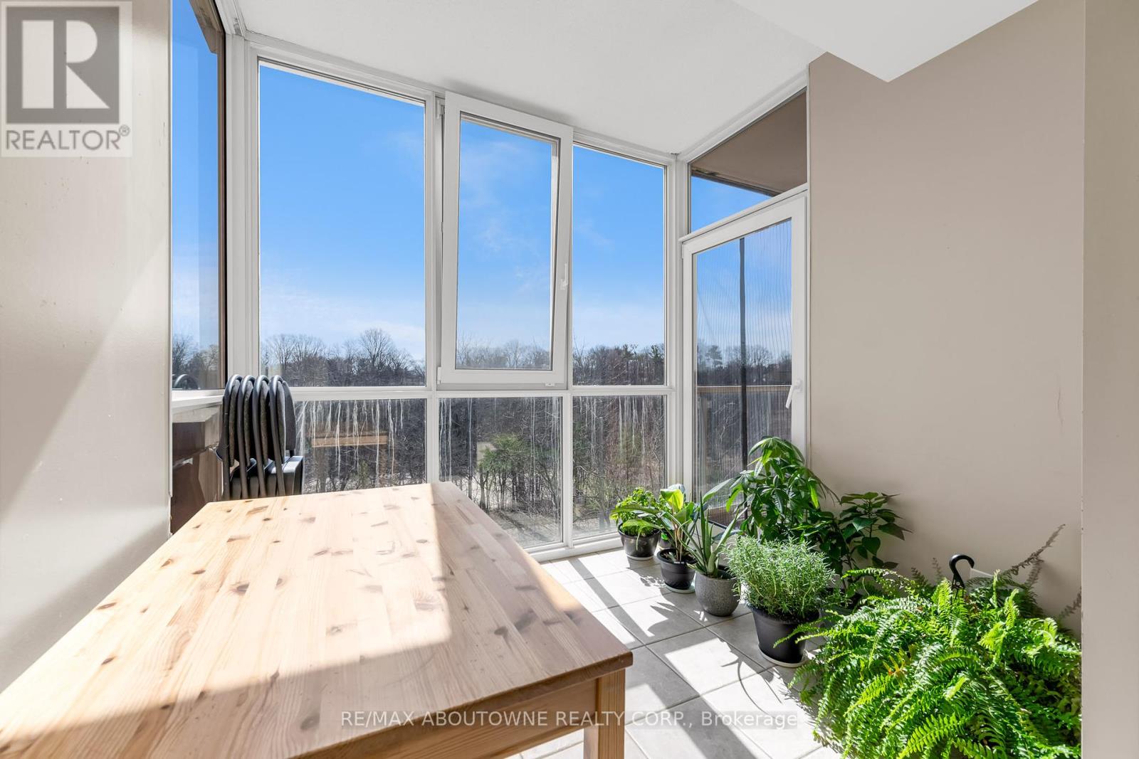 102 - 60 Old Mill Road, Oakville, Ontario  L6J 7V9 - Photo 11 - W12076610