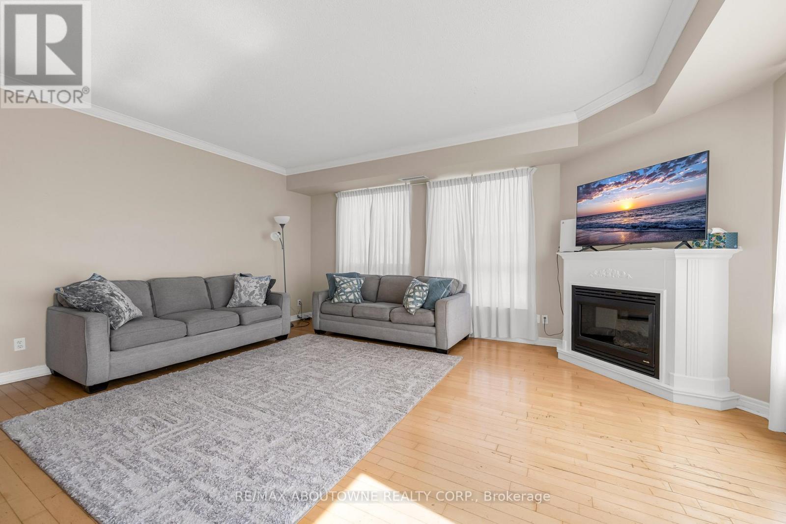 102 - 60 Old Mill Road, Oakville, Ontario  L6J 7V9 - Photo 6 - W12076610
