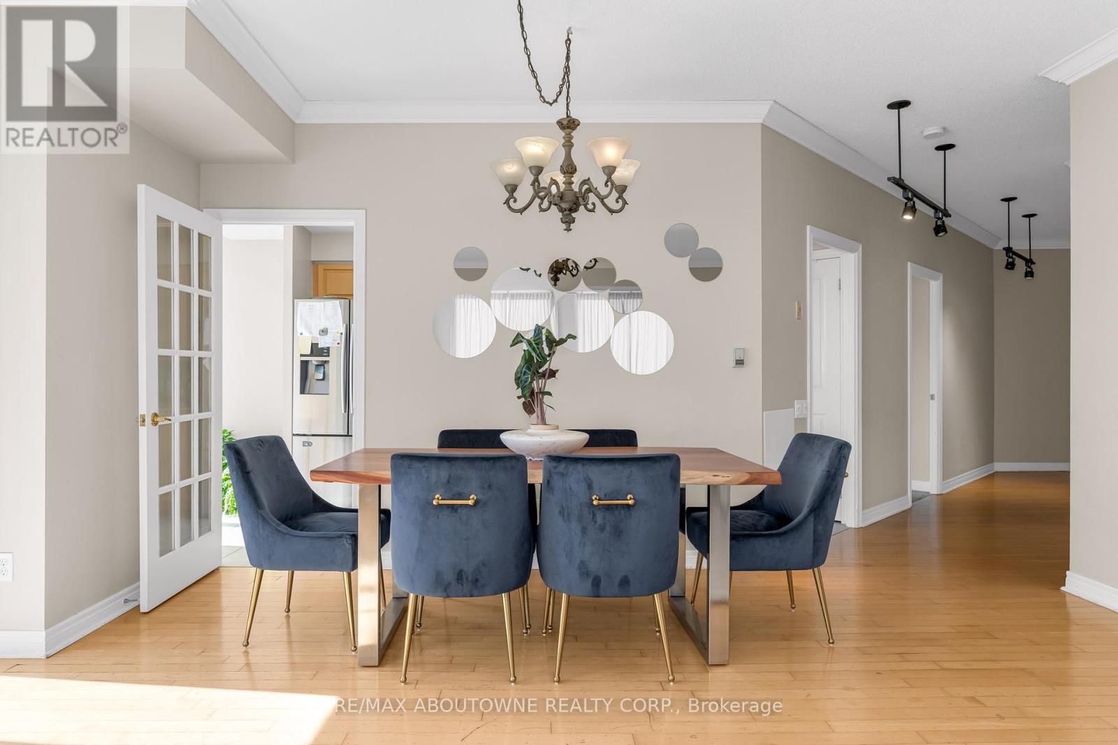 102 - 60 Old Mill Road, Oakville, Ontario  L6J 7V9 - Photo 8 - W12076610