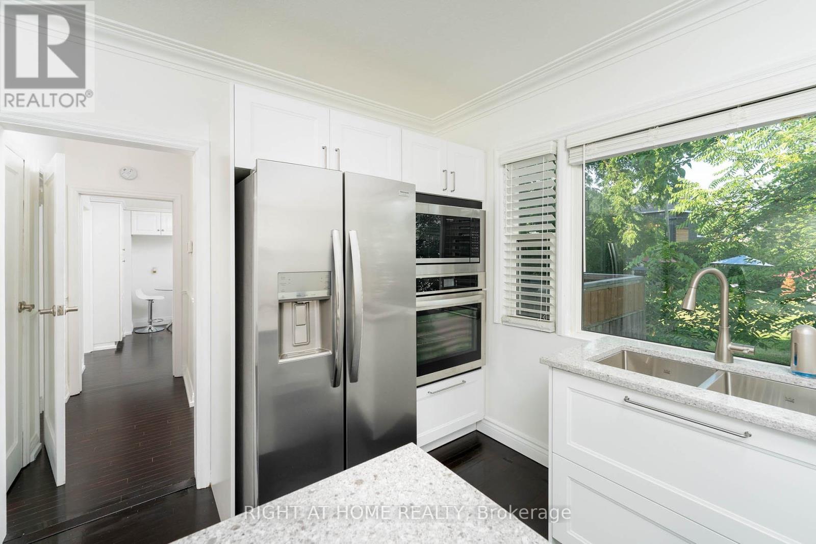 105 Glenridge Avenue, St. Catharines, Ontario  L2R 4X5 - Photo 25 - X12076585
