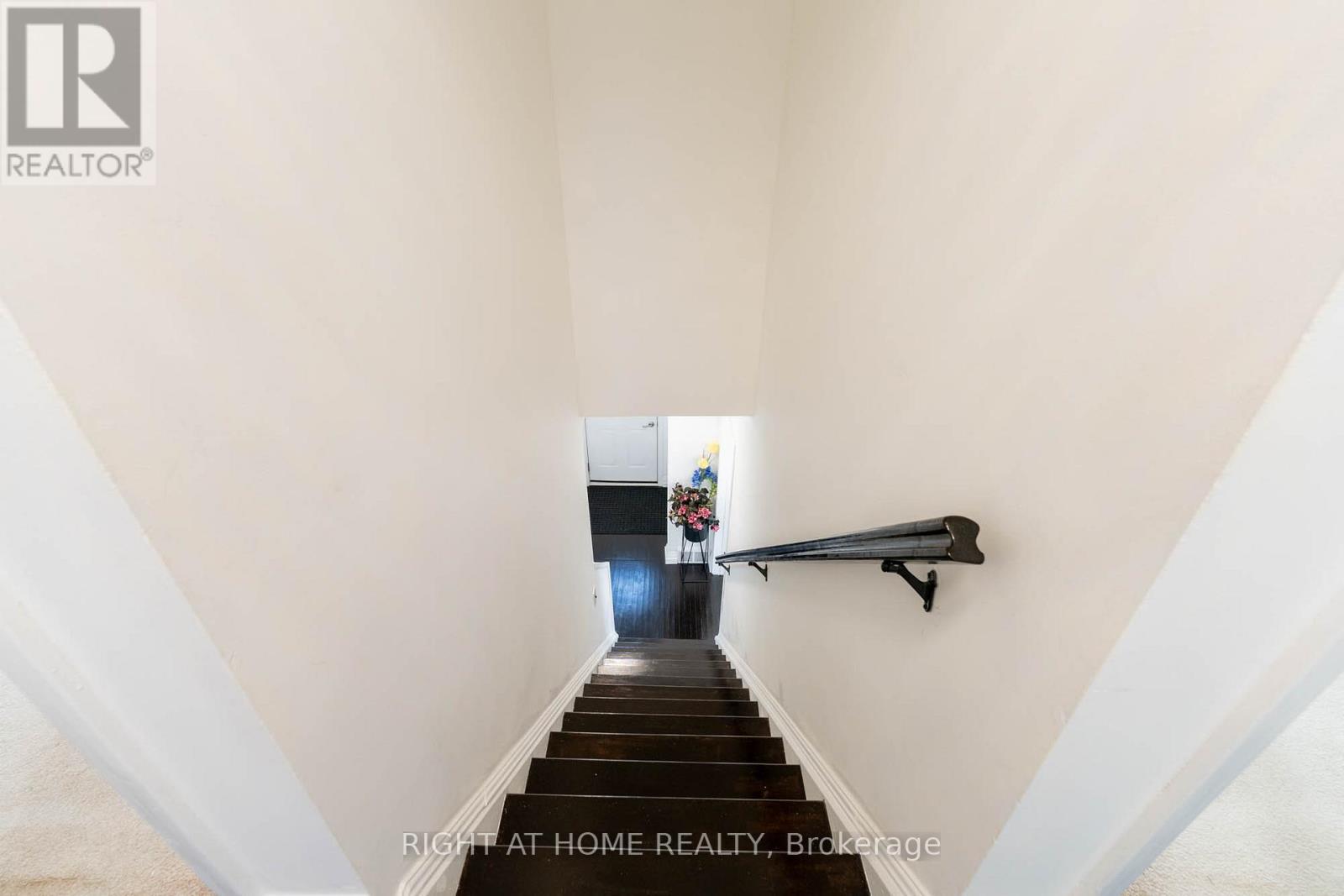 105 Glenridge Avenue, St. Catharines, Ontario  L2R 4X5 - Photo 28 - X12076585