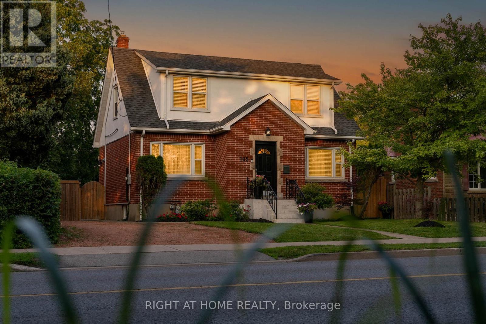 105 Glenridge Avenue, St. Catharines, Ontario  L2R 4X5 - Photo 37 - X12076585