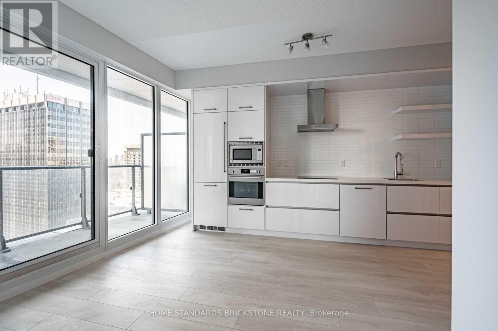 2406 - 2221 YONGE STREET, Toronto, Ontario