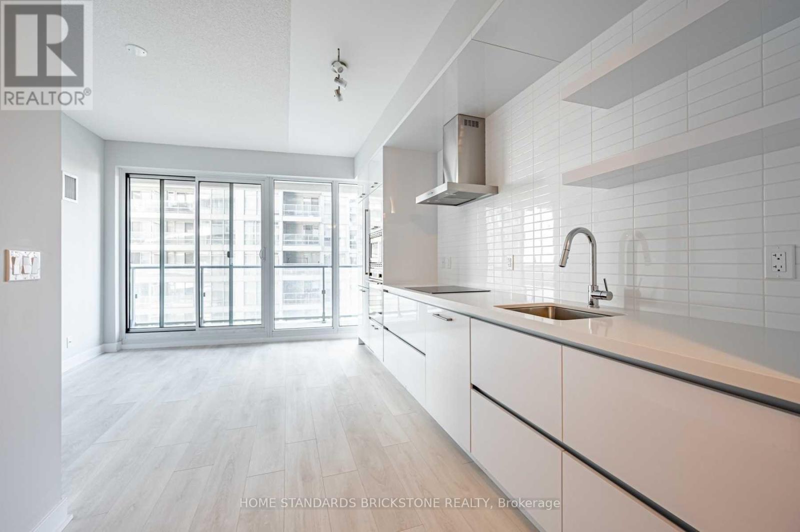 2406 - 2221 Yonge Street, Toronto, Ontario  M4S 2B4 - Photo 6 - C12076596