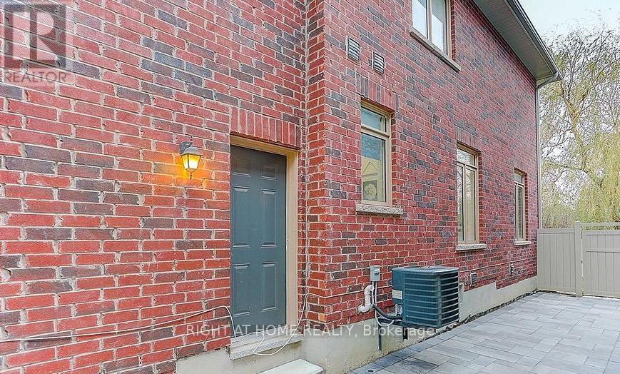 41 Portage Avenue, Richmond Hill, Ontario  L4E 2Z5 - Photo 2 - N12076604