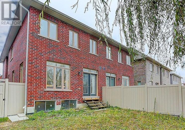 41 Portage Avenue, Richmond Hill, Ontario  L4E 2Z5 - Photo 3 - N12076604