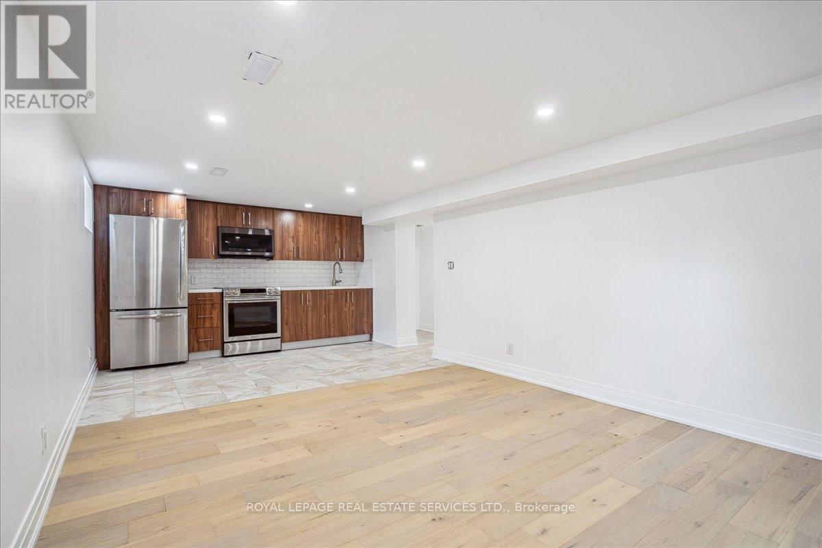 14 Ramsbury Road, Toronto, Ontario  M8Z 4V3 - Photo 10 - W12057802