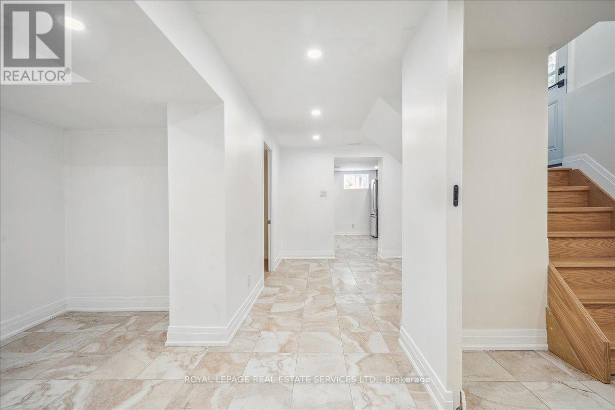 14 Ramsbury Road, Toronto, Ontario  M8Z 4V3 - Photo 19 - W12057802