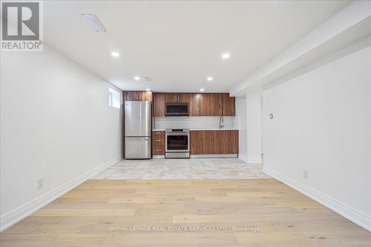 14 Ramsbury Road, Toronto, Ontario  M8Z 4V3 - Photo 9 - W12057802