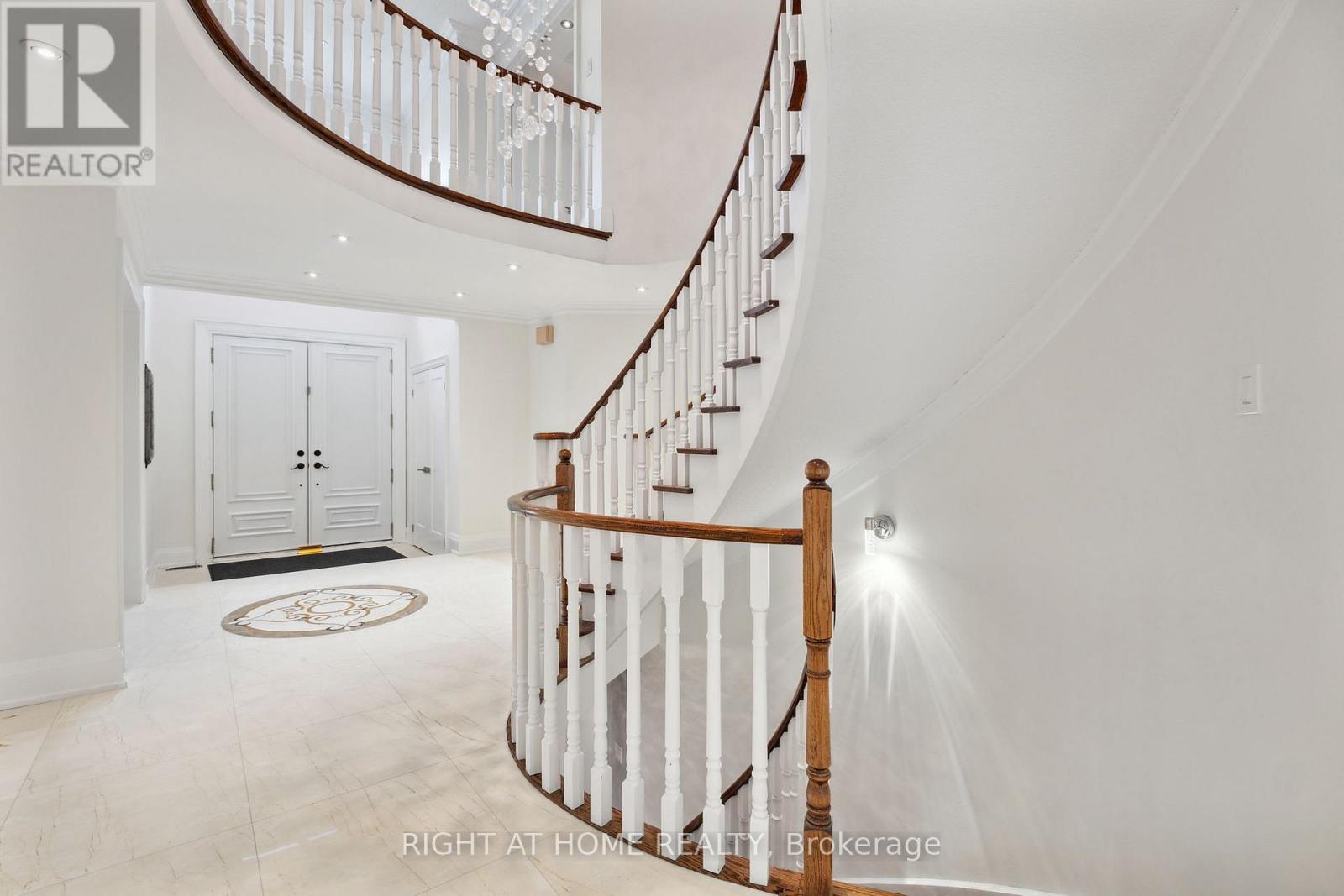 101 Woodgreen Drive, Vaughan, Ontario  L4L 3B2 - Photo 2 - N12076654