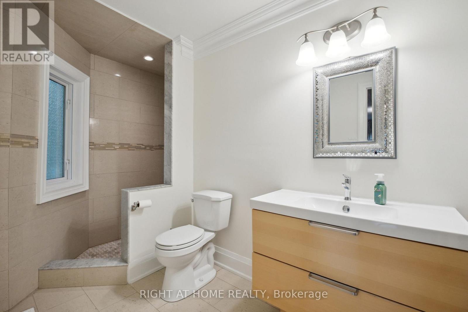 101 Woodgreen Drive, Vaughan, Ontario  L4L 3B2 - Photo 25 - N12076654