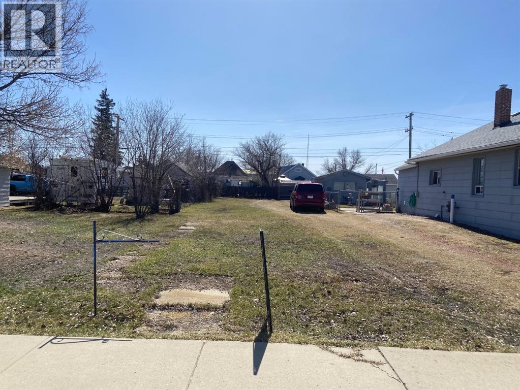 203 2 Avenue E, Hanna, Alberta  T0J 1P0 - Photo 2 - A2210639