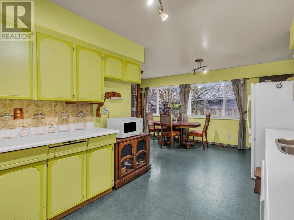 Property at 477 55 STREET image 3