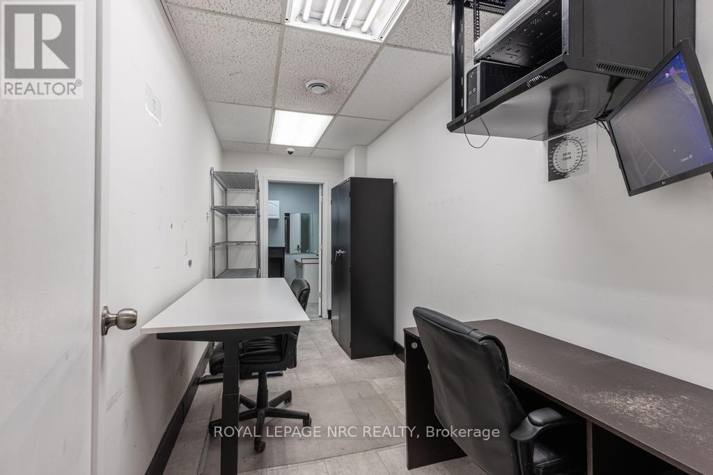 11 Queenston Street, St. Catharines, Ontario  L2R 2Y8 - Photo 10 - X12076702