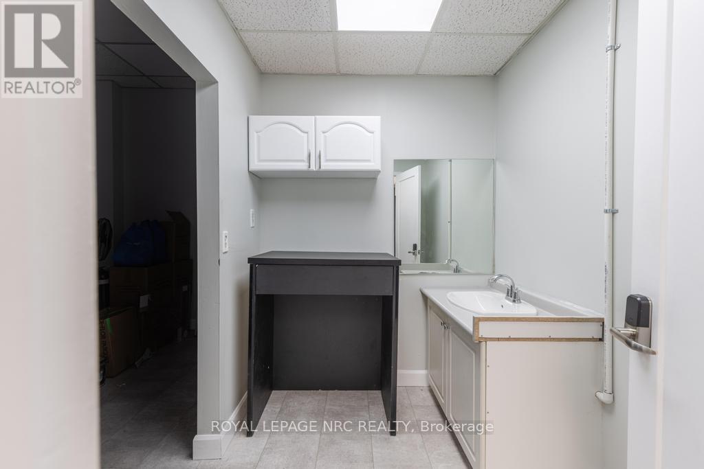 11 Queenston Street, St. Catharines, Ontario  L2R 2Y8 - Photo 11 - X12076702