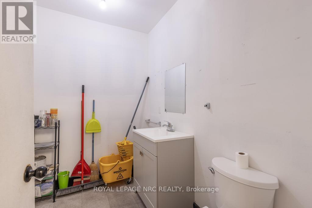 11 Queenston Street, St. Catharines, Ontario  L2R 2Y8 - Photo 12 - X12076702