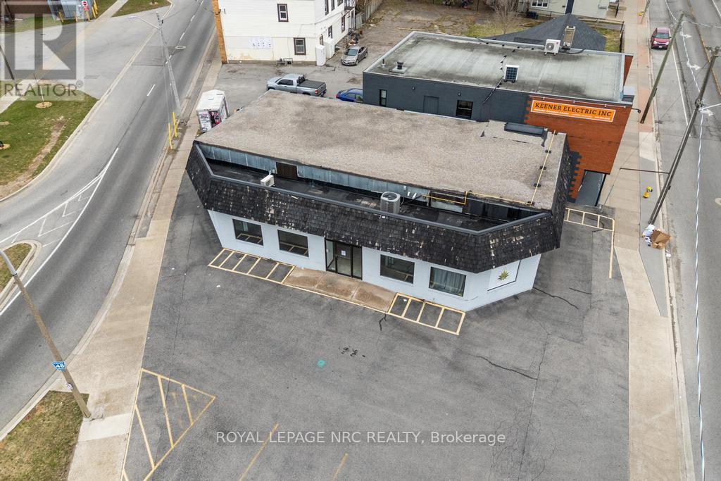 11 Queenston Street, St. Catharines, Ontario  L2R 2Y8 - Photo 3 - X12076702