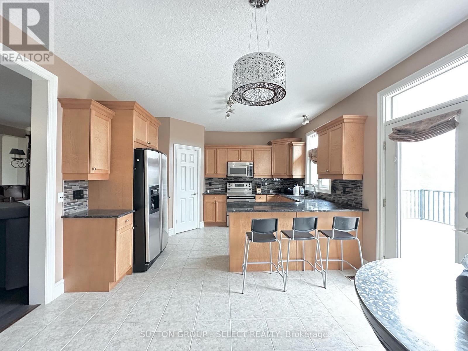 407 Kingbird Court, London, Ontario  N5X 4H6 - Photo 8 - X12076806