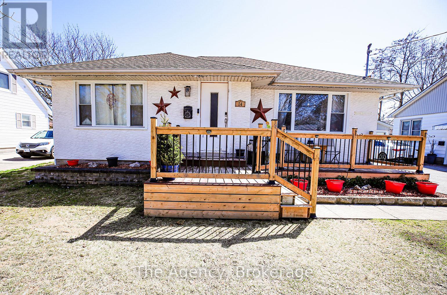 14 Heywood Avenue, St. Catharines, Ontario  L2M 2M8 - Photo 1 - X12076790