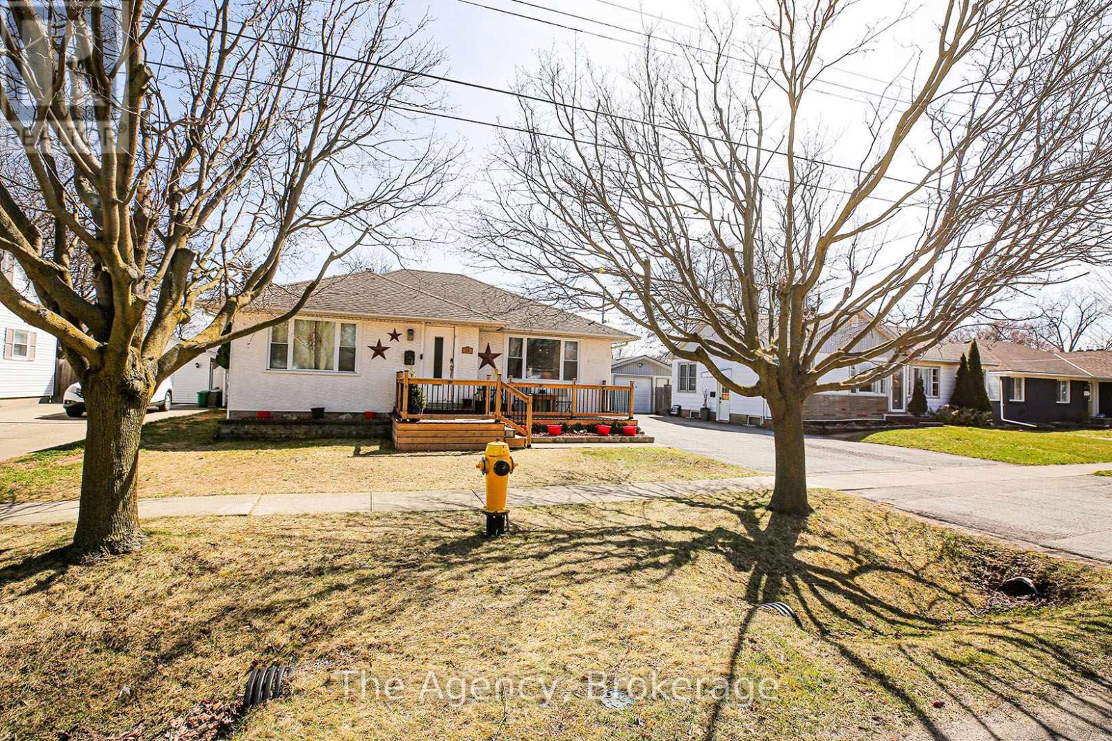 14 Heywood Avenue, St. Catharines, Ontario  L2M 2M8 - Photo 2 - X12076790
