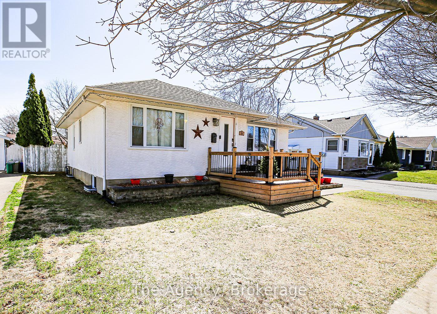 14 Heywood Avenue, St. Catharines, Ontario  L2M 2M8 - Photo 5 - X12076790