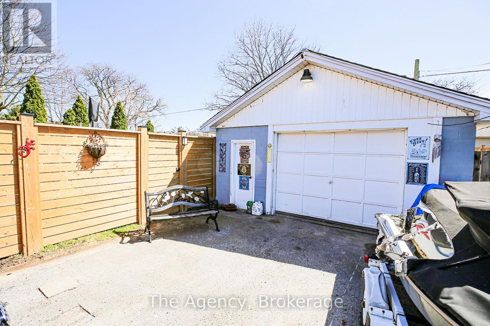 14 Heywood Avenue, St. Catharines, Ontario  L2M 2M8 - Photo 8 - X12076790