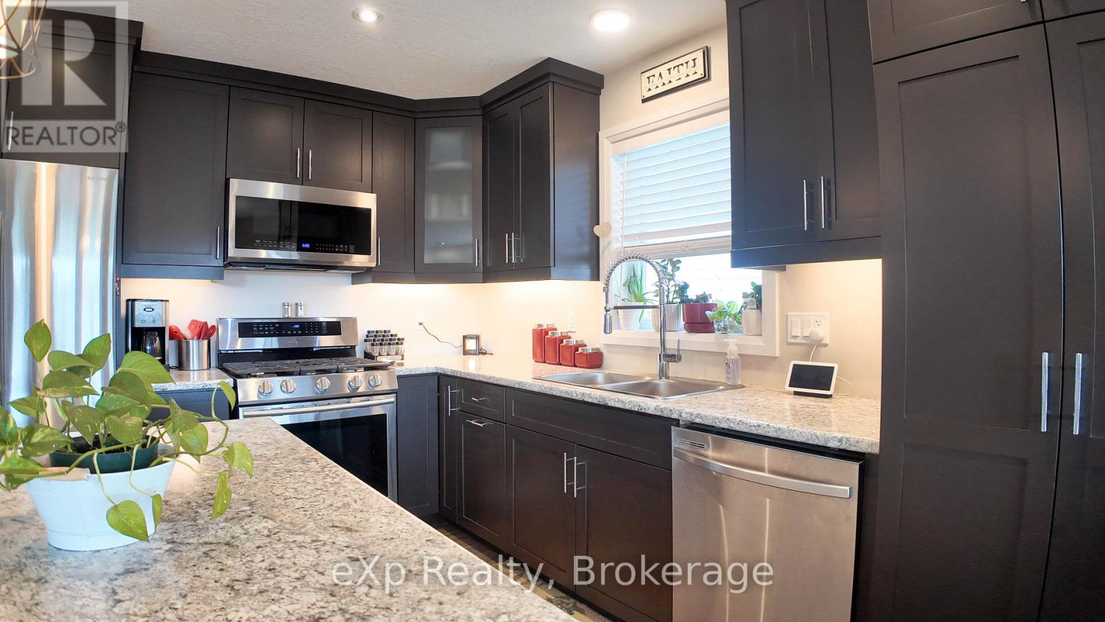 628 26th Avenue, Hanover, Ontario  N4N 0C2 - Photo 9 - X12076706