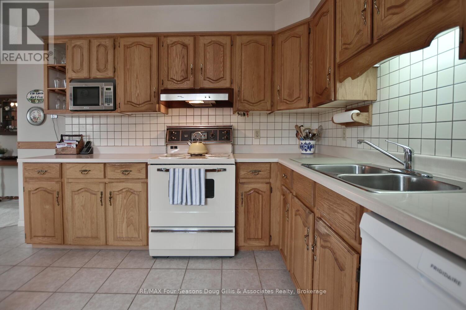 100 Lockhart Road, Collingwood, Ontario  L9Y 4L6 - Photo 11 - S12076898