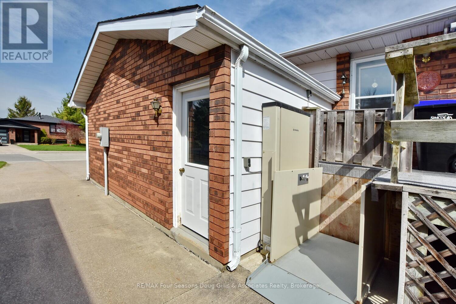 100 Lockhart Road, Collingwood, Ontario  L9Y 4L6 - Photo 44 - S12076898