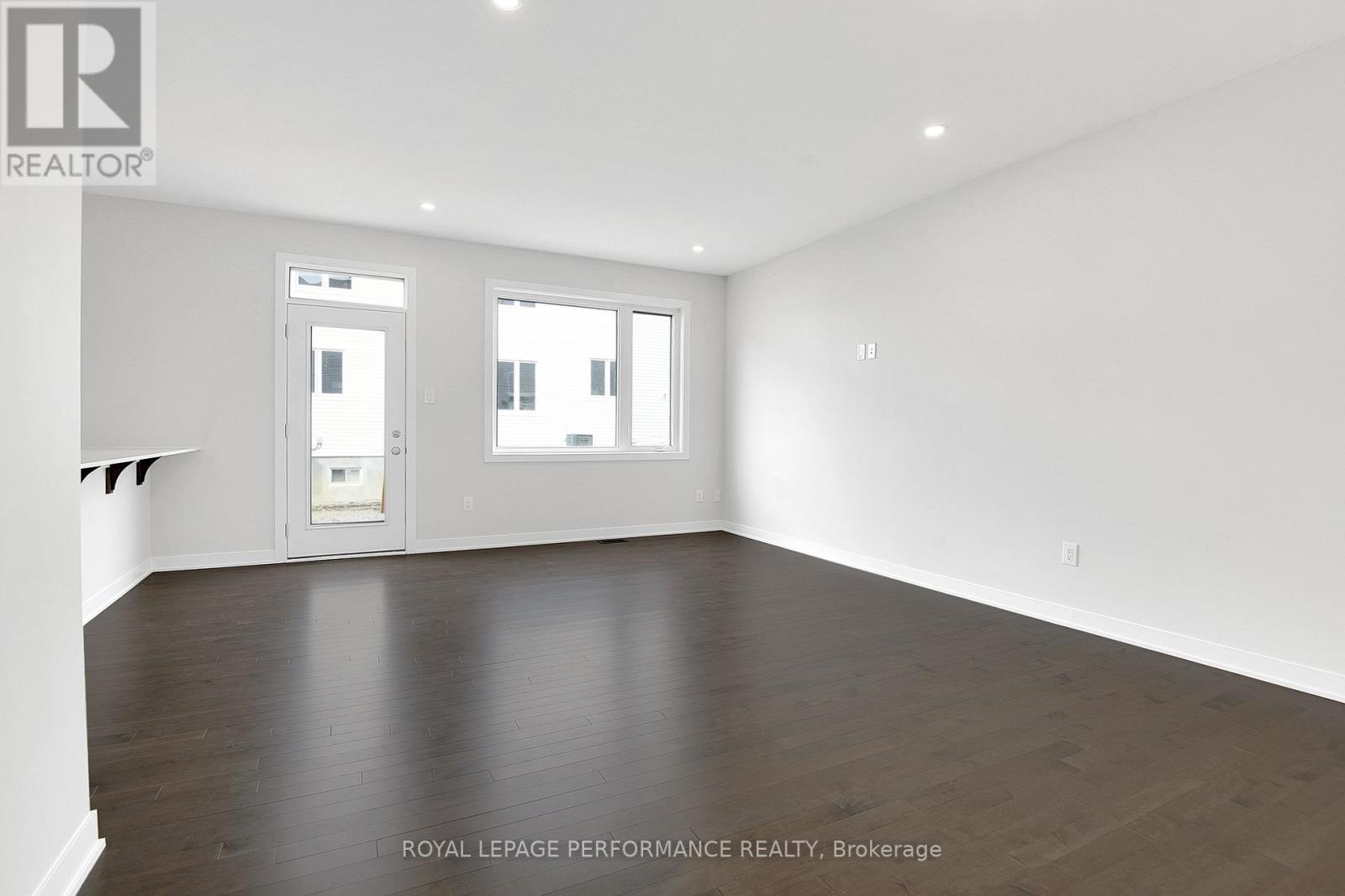 254 Falsetto Street, Ottawa, Ontario  K1W 0S4 - Photo 6 - X12076876
