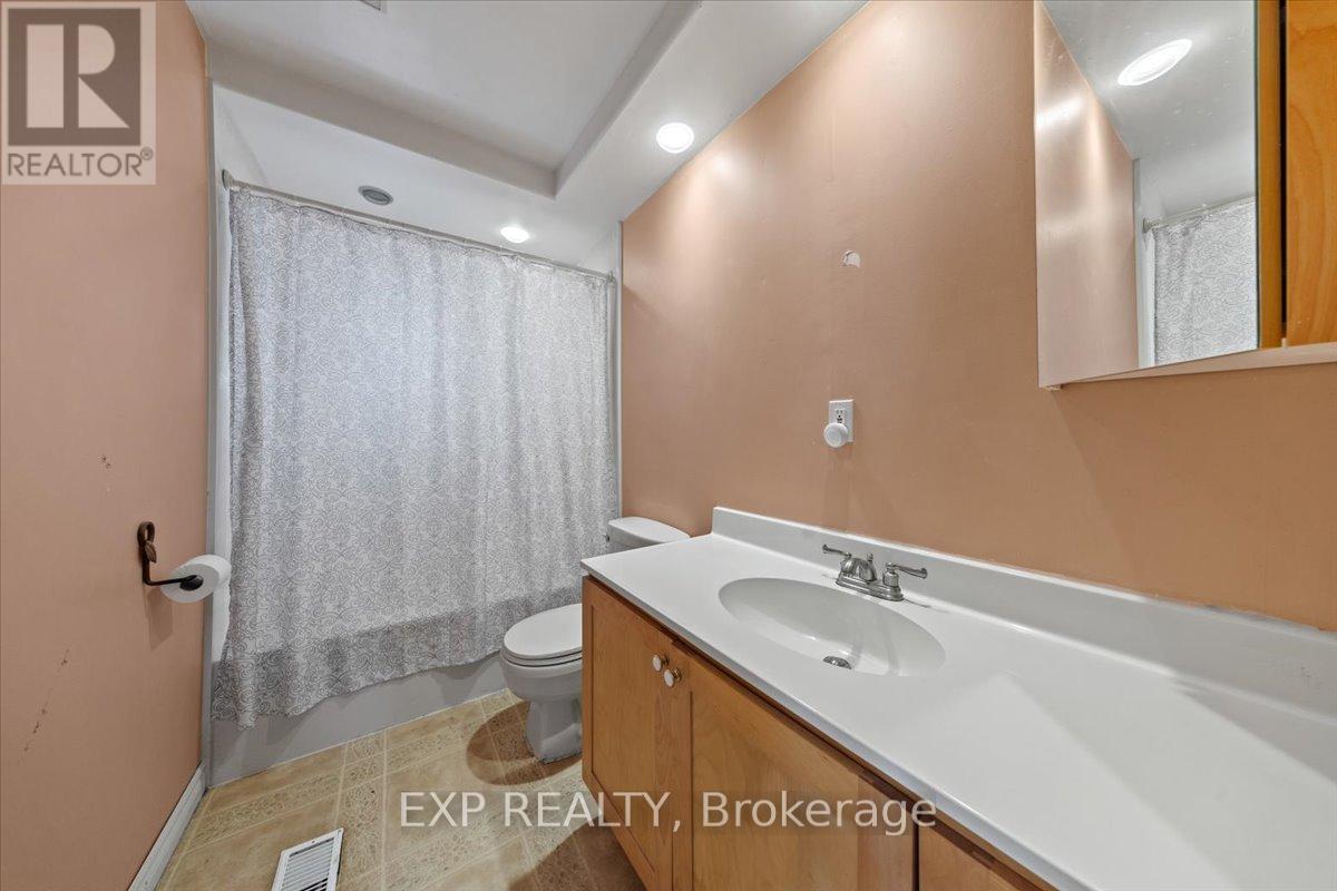 146 Laval Street, Ottawa, Ontario  K1L 7Z4 - Photo 15 - X12076989