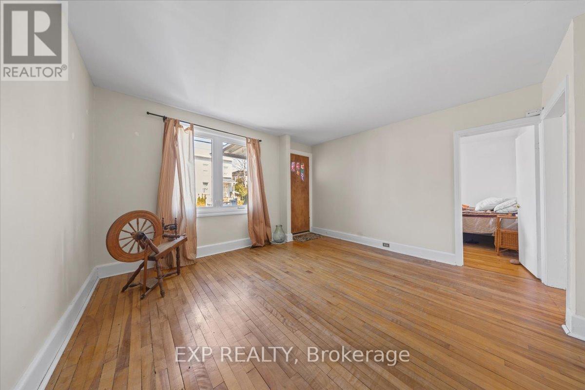 Property at 146 LAVAL STREET image 4