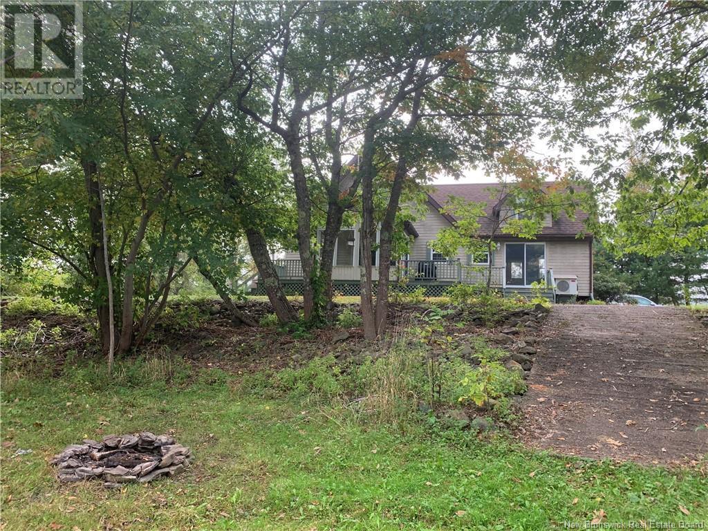 Property at 15 Davis Lane image 2