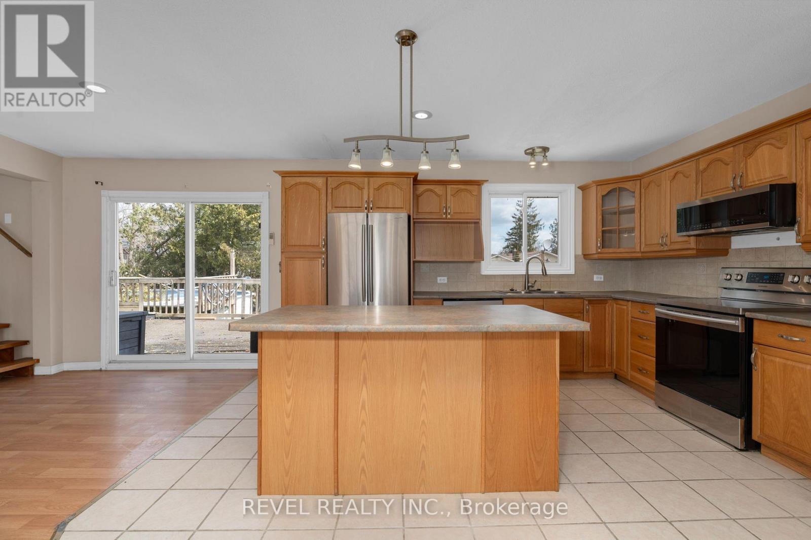 23 Greengables Drive, Oro-Medonte, Ontario  L0L 1T0 - Photo 7 - S12076871