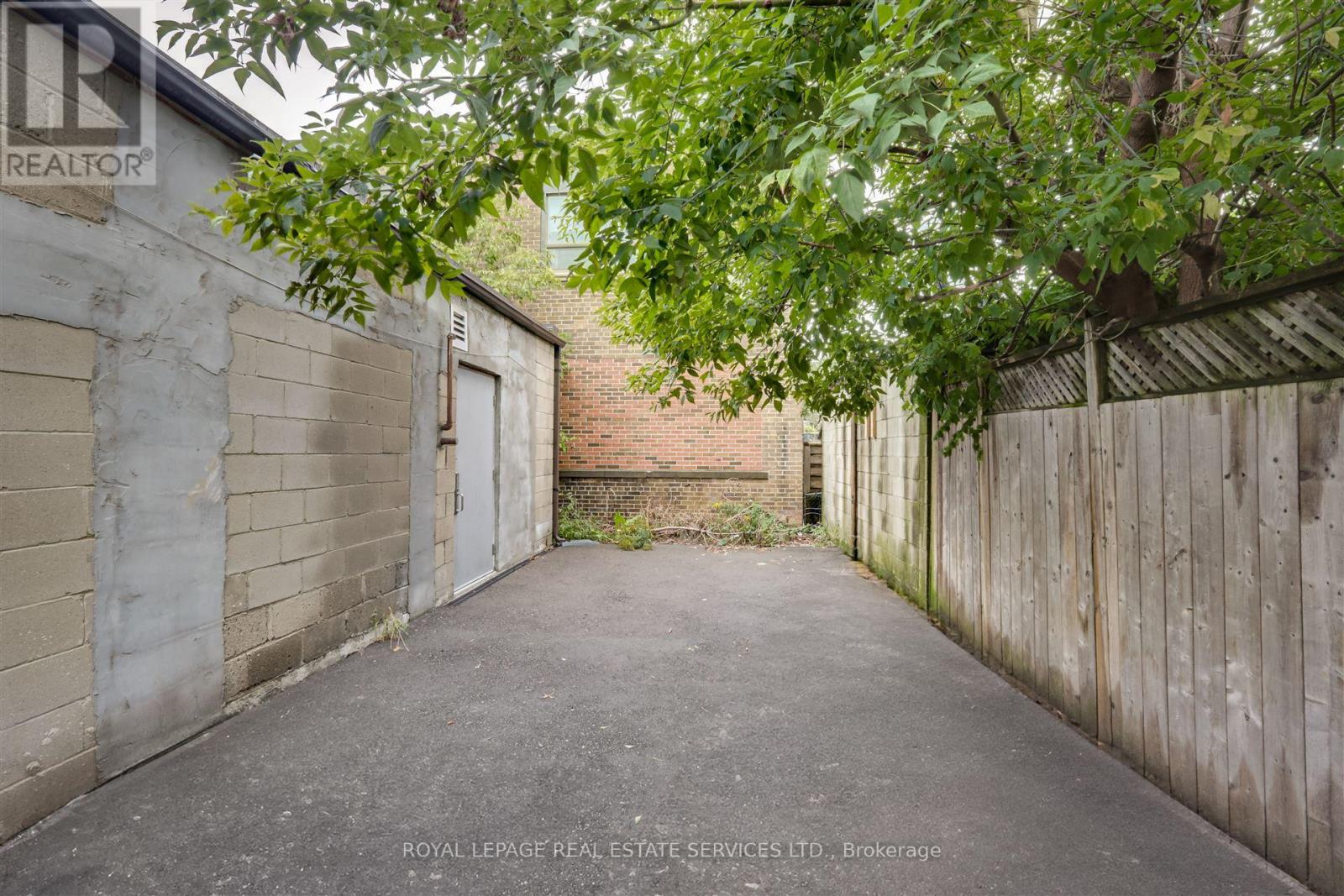 1639 St Clair Avenue W, Toronto, Ontario  M6N 1H7 - Photo 18 - W12076842