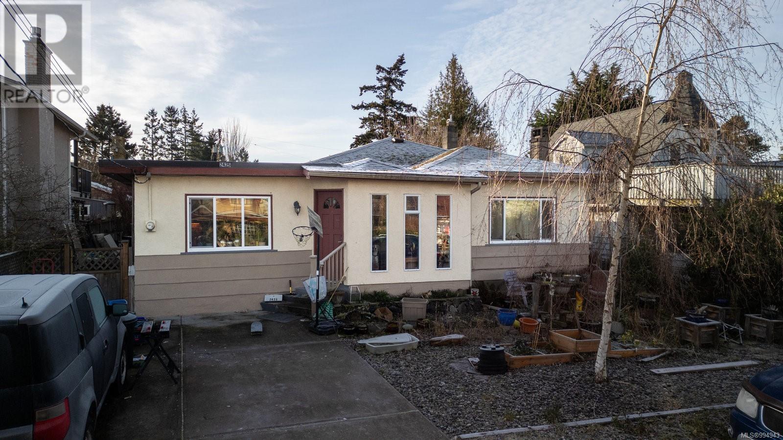 Property at 2425 Amelia Ave image 5