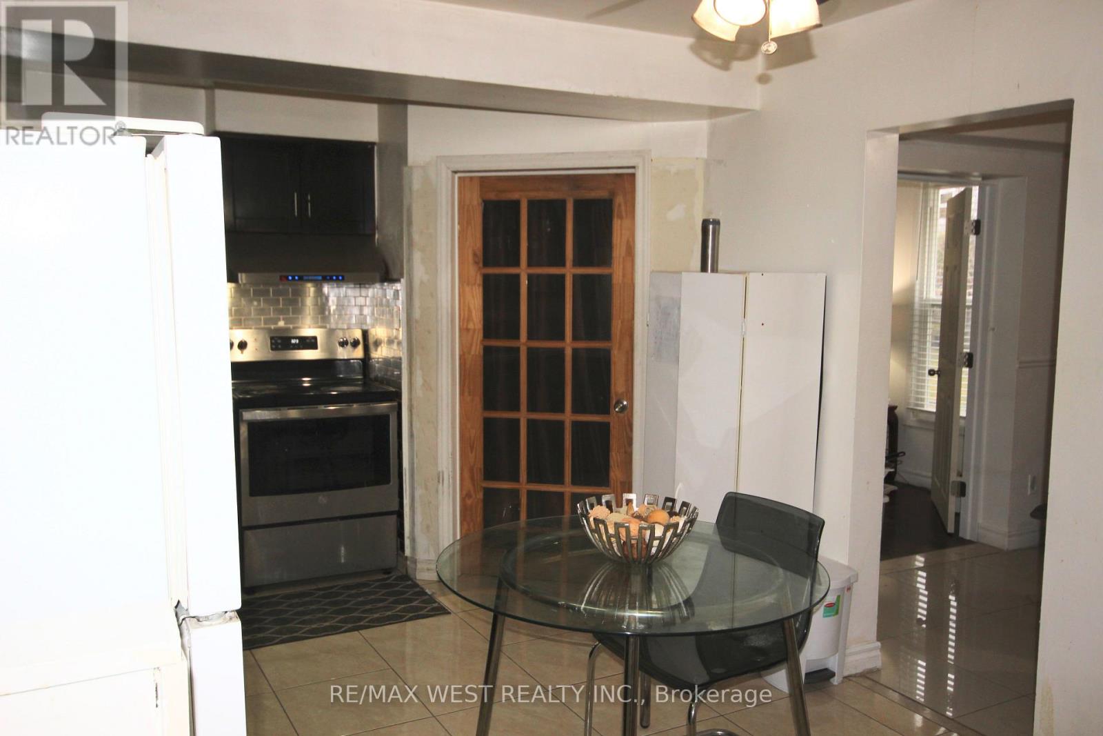19 Lynmont Road, Toronto, Ontario  M9V 3W7 - Photo 13 - W12066098