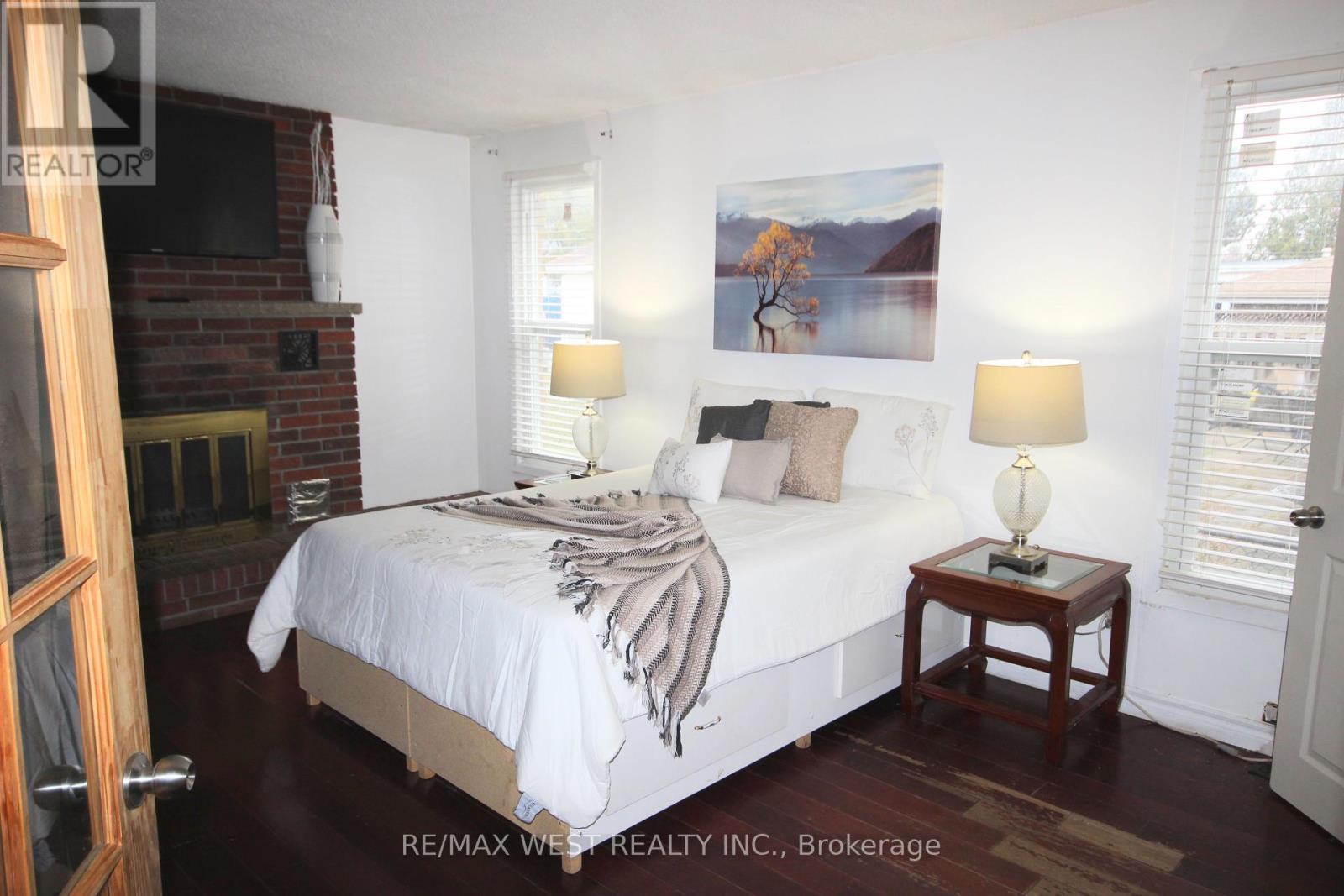 19 Lynmont Road, Toronto, Ontario  M9V 3W7 - Photo 14 - W12066098
