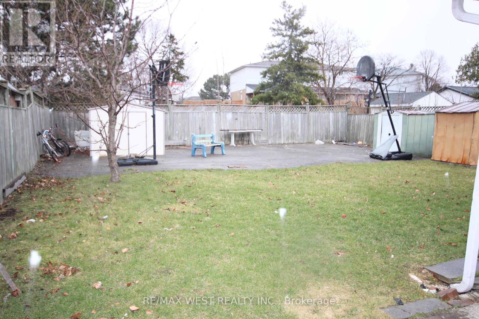 19 Lynmont Road, Toronto, Ontario  M9V 3W7 - Photo 25 - W12066098