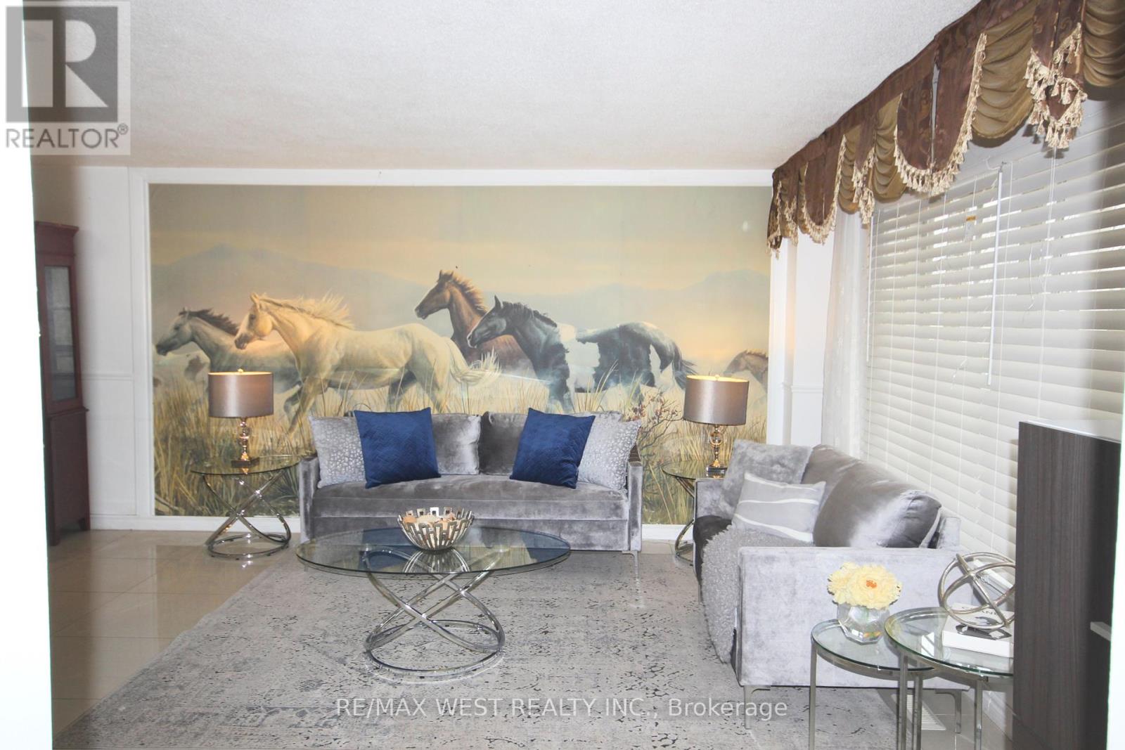 19 Lynmont Road, Toronto, Ontario  M9V 3W7 - Photo 5 - W12066098