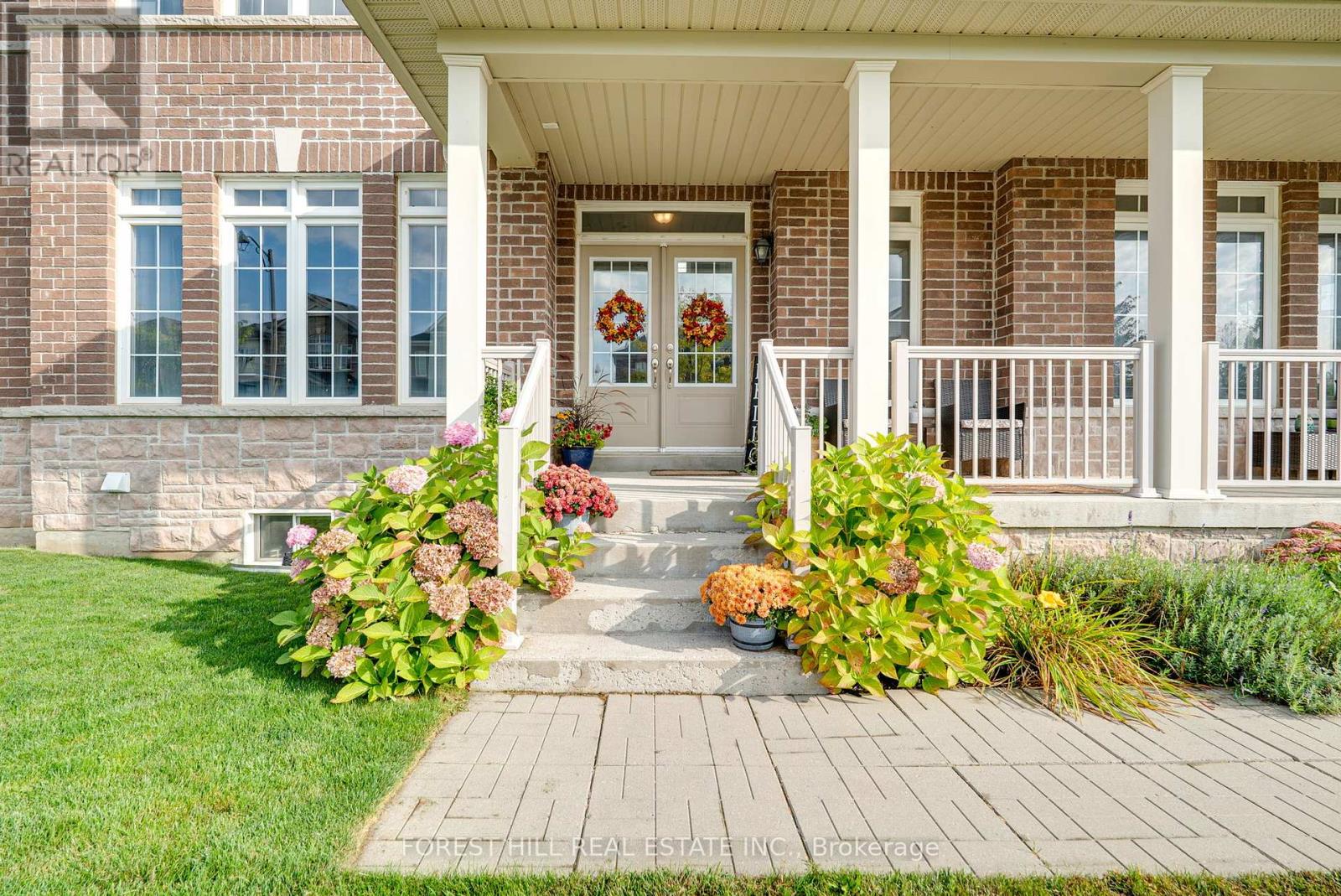 Property at 701 COOK CRESCENT image 3