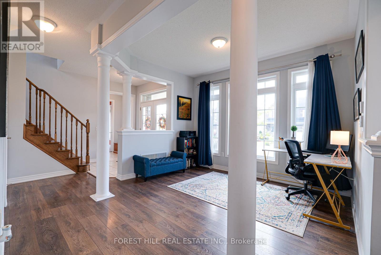 Property at 701 COOK CRESCENT image 4