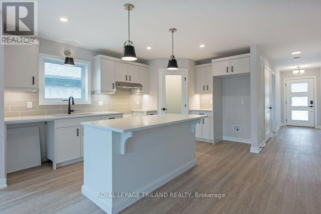 51 White Tail Path, St. Thomas, Ontario  N5R 0N7 - Photo 8 - X12077024